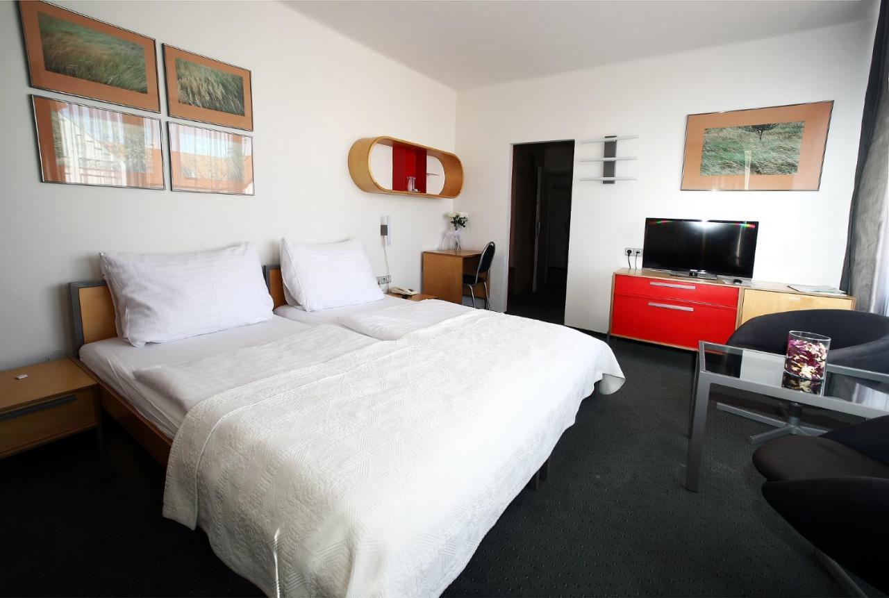 Hotel Central Пилзен Екстериор снимка