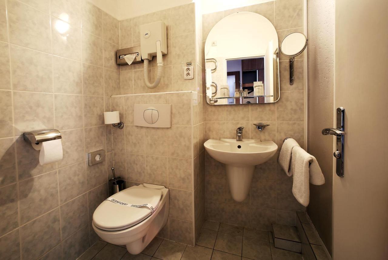 Hotel Central Пилзен Екстериор снимка