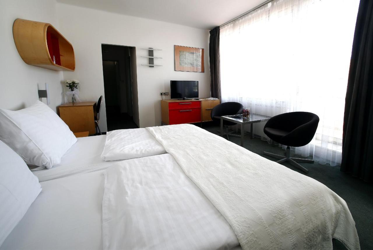 Hotel Central Пилзен Екстериор снимка