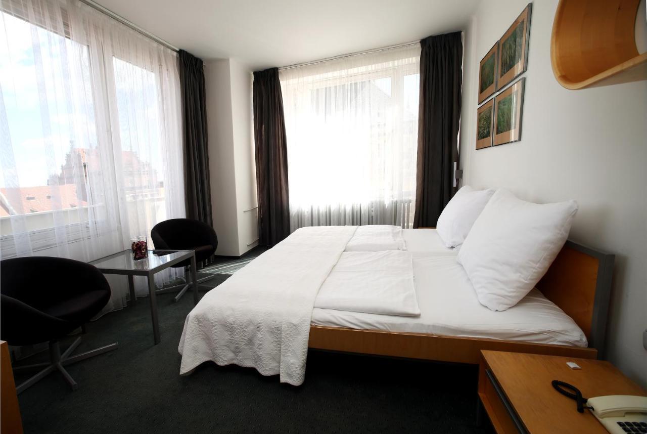Hotel Central Пилзен Екстериор снимка