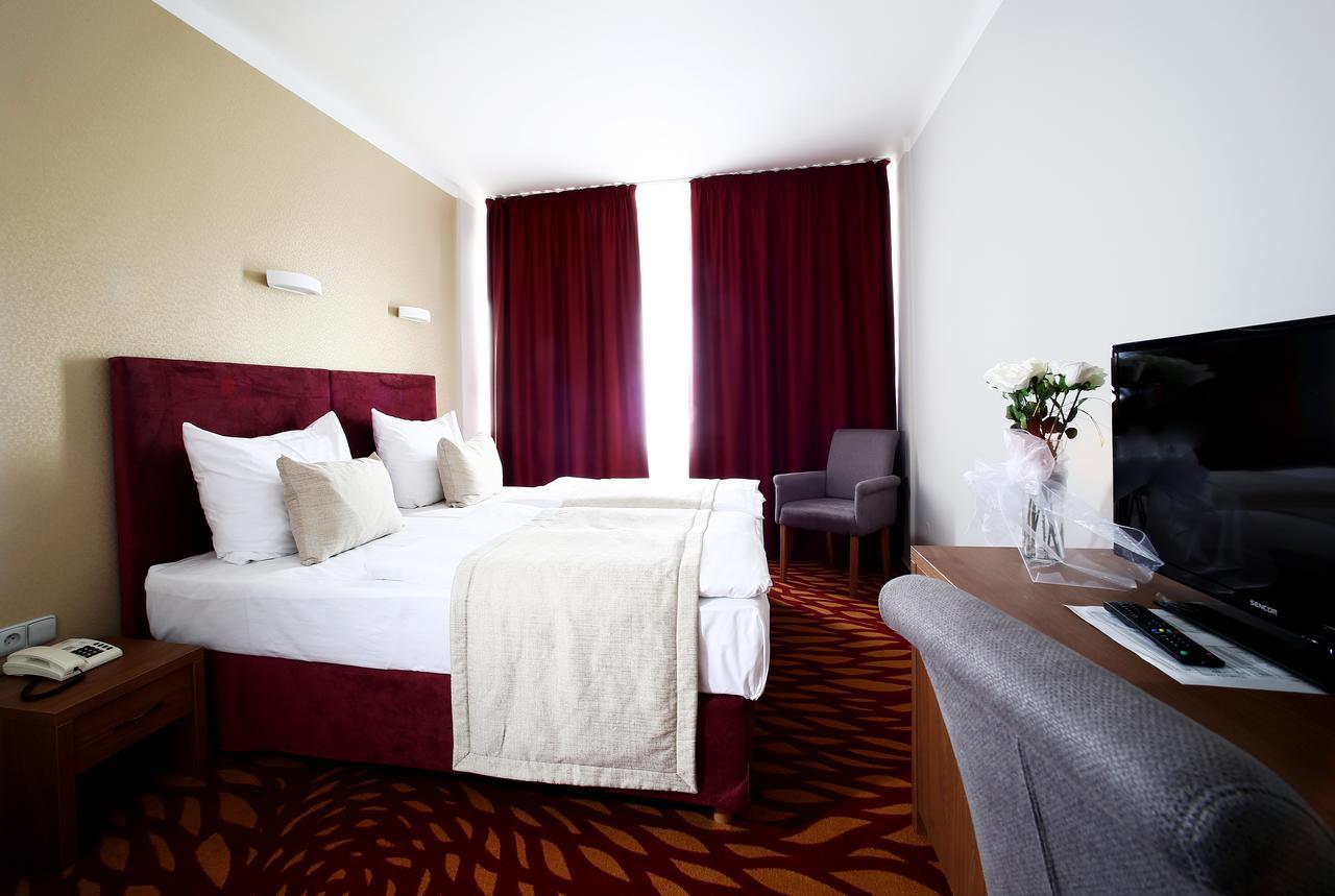 Hotel Central Пилзен Екстериор снимка