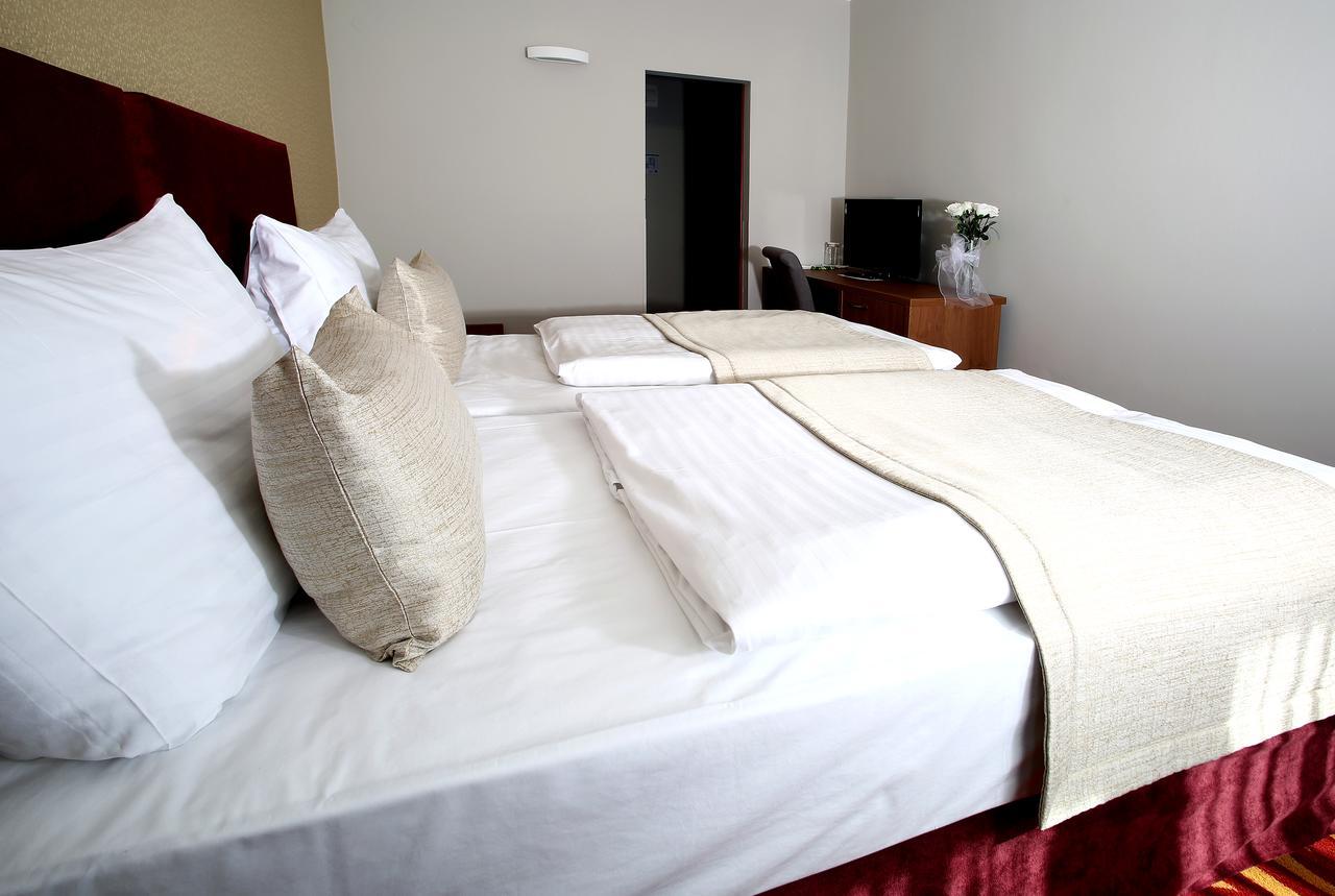 Hotel Central Пилзен Екстериор снимка