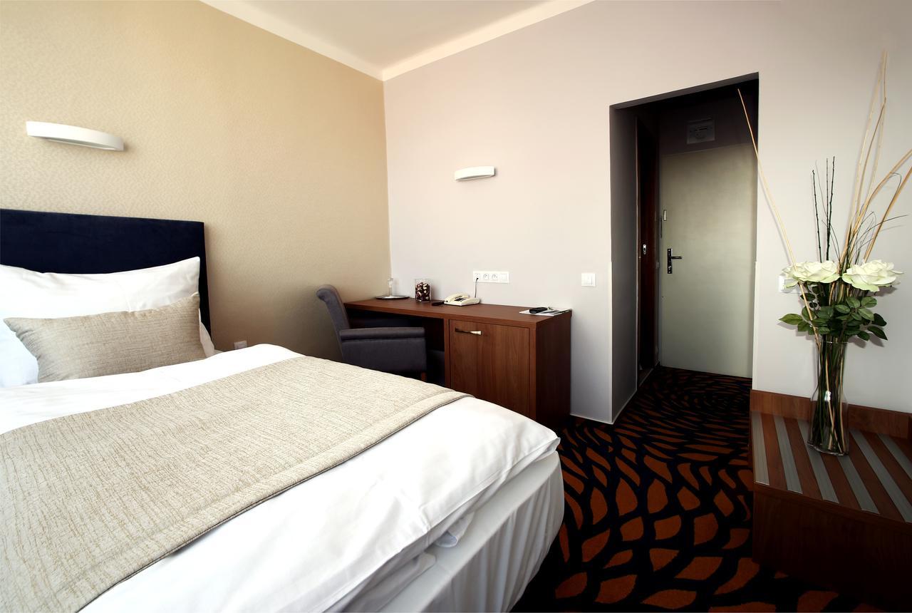 Hotel Central Пилзен Екстериор снимка