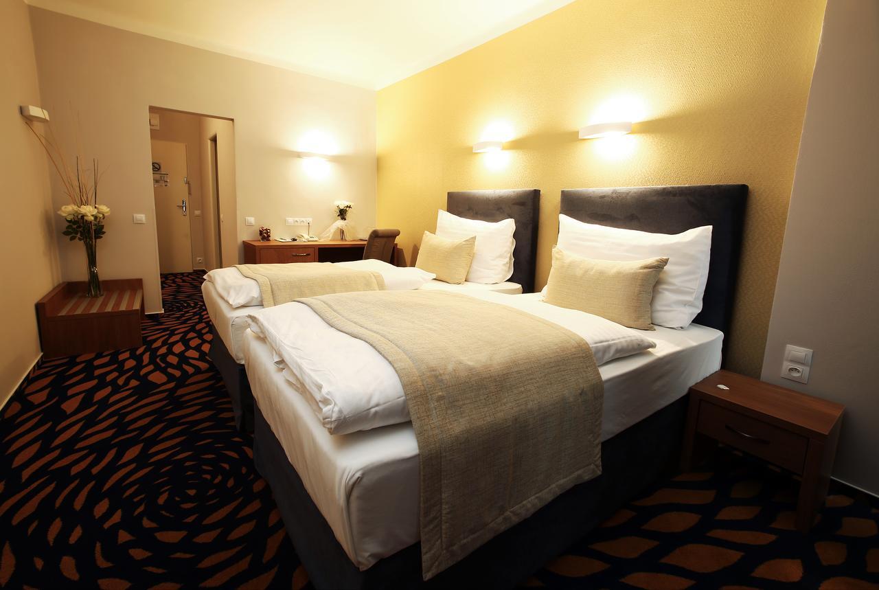 Hotel Central Пилзен Екстериор снимка