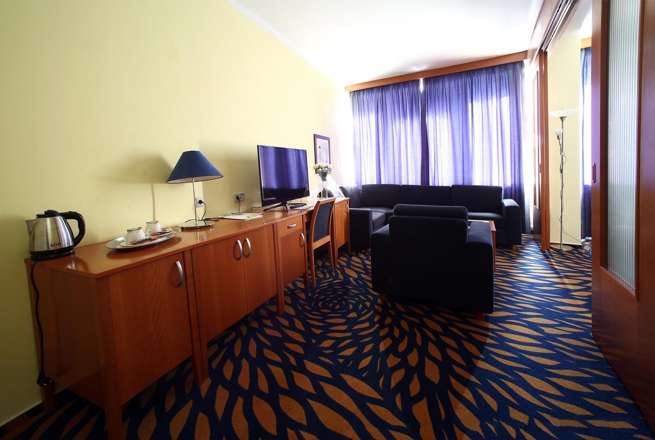 Hotel Central Пилзен Екстериор снимка