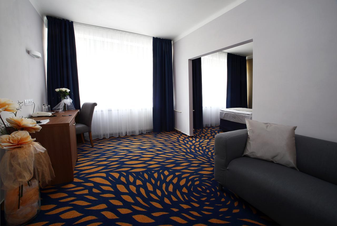 Hotel Central Пилзен Екстериор снимка