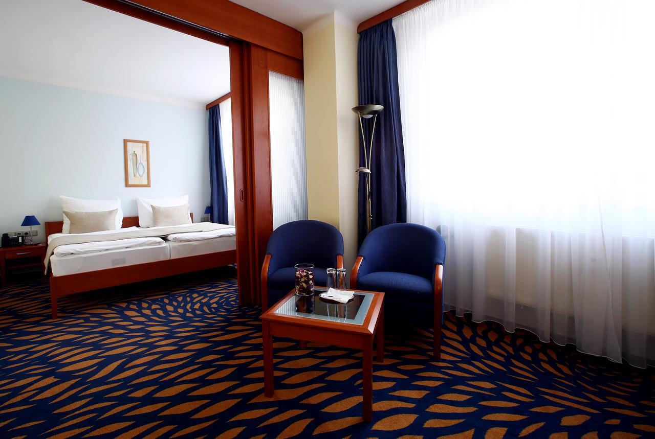 Hotel Central Пилзен Екстериор снимка