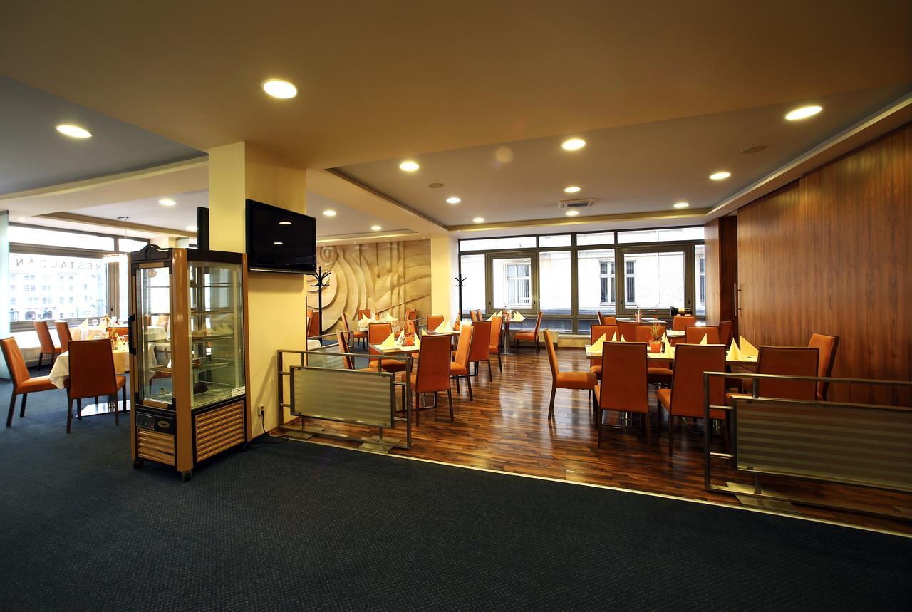 Hotel Central Пилзен Екстериор снимка