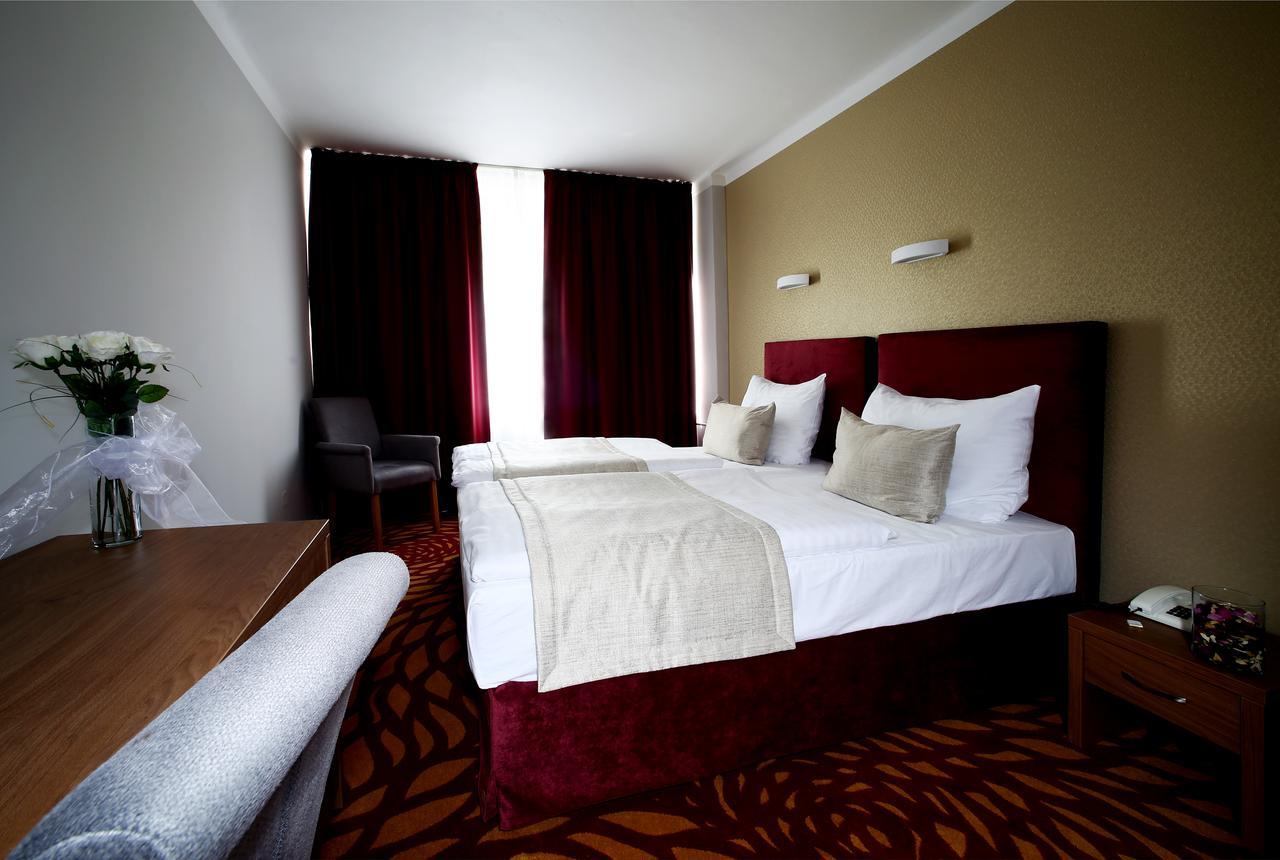 Hotel Central Пилзен Екстериор снимка
