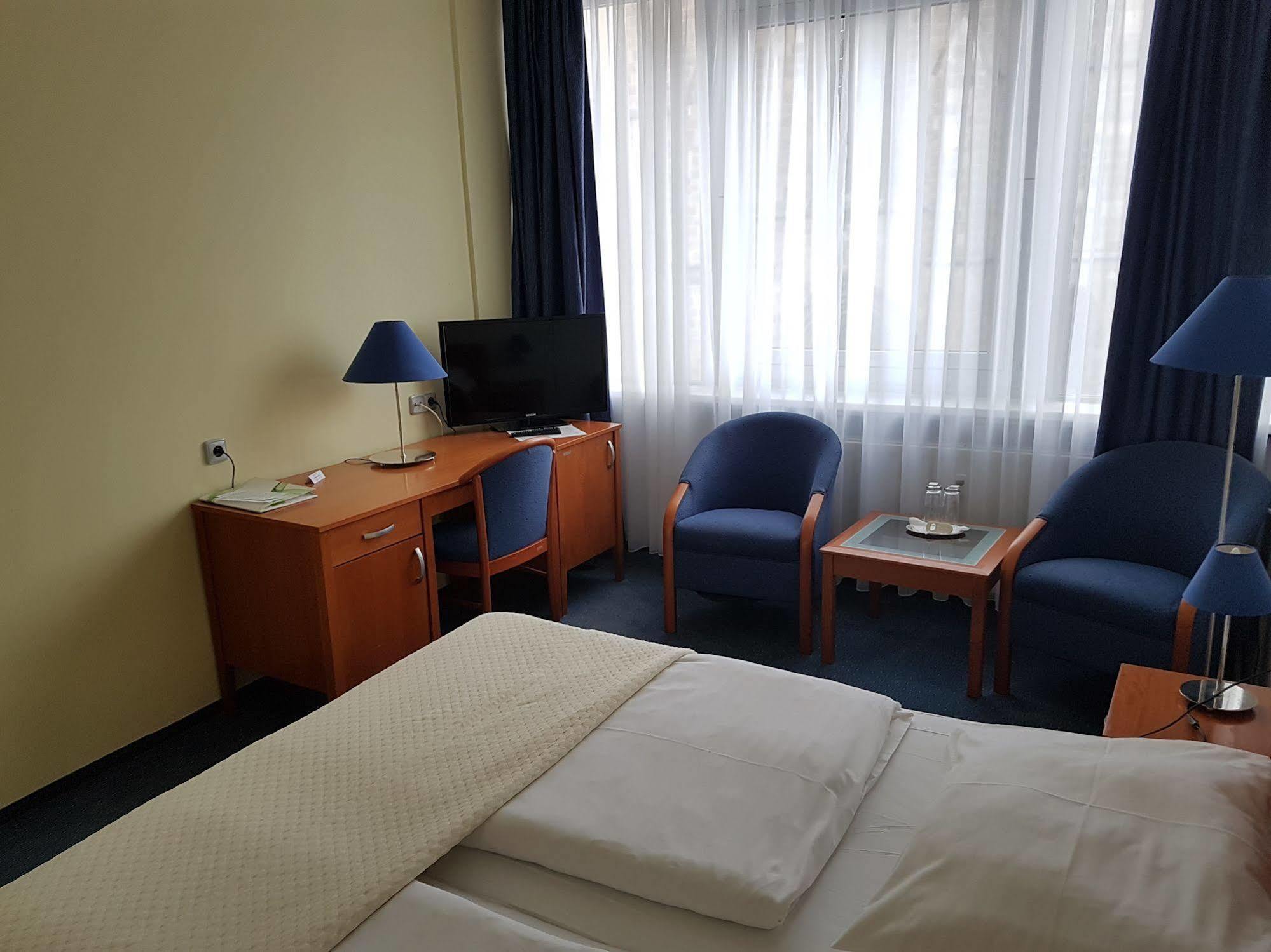 Hotel Central Пилзен Екстериор снимка