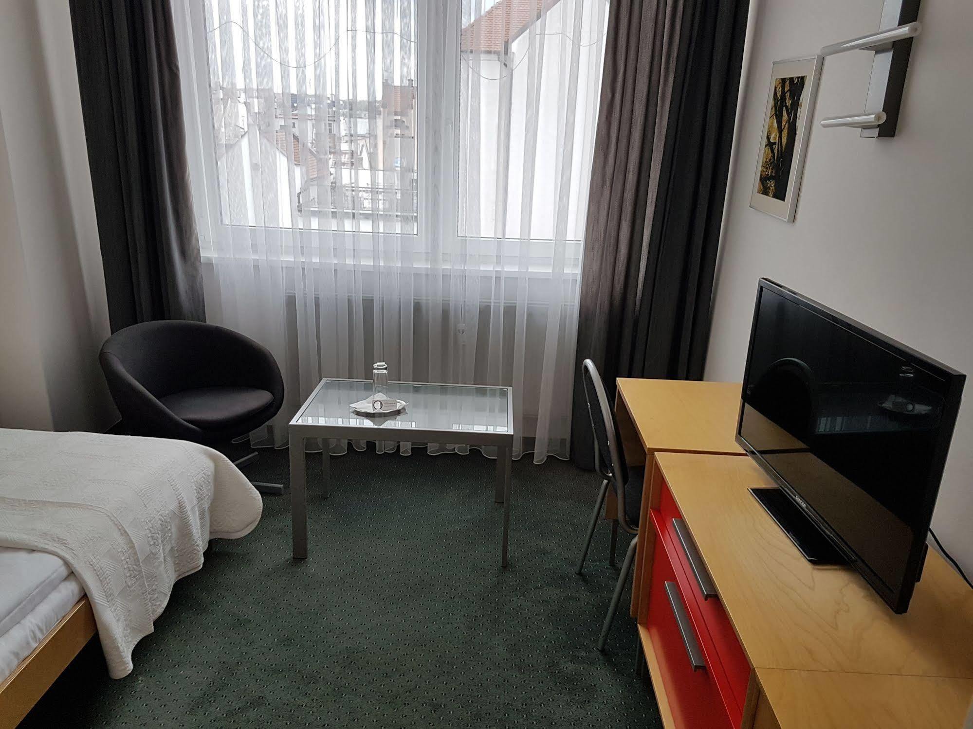 Hotel Central Пилзен Екстериор снимка