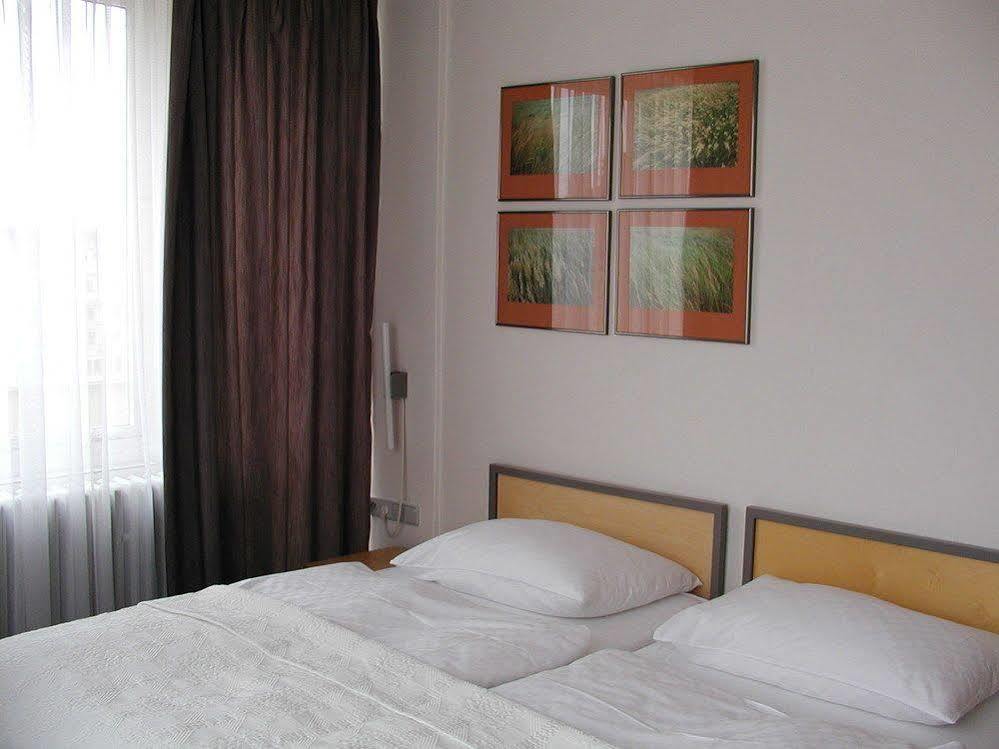 Hotel Central Пилзен Екстериор снимка