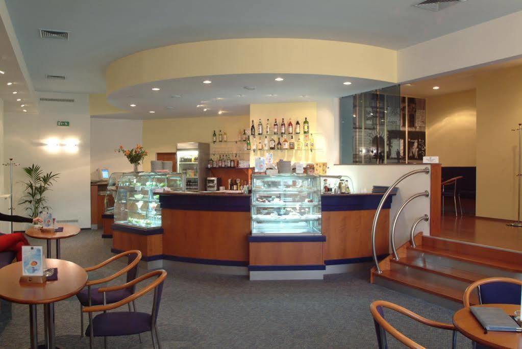 Hotel Central Пилзен Екстериор снимка