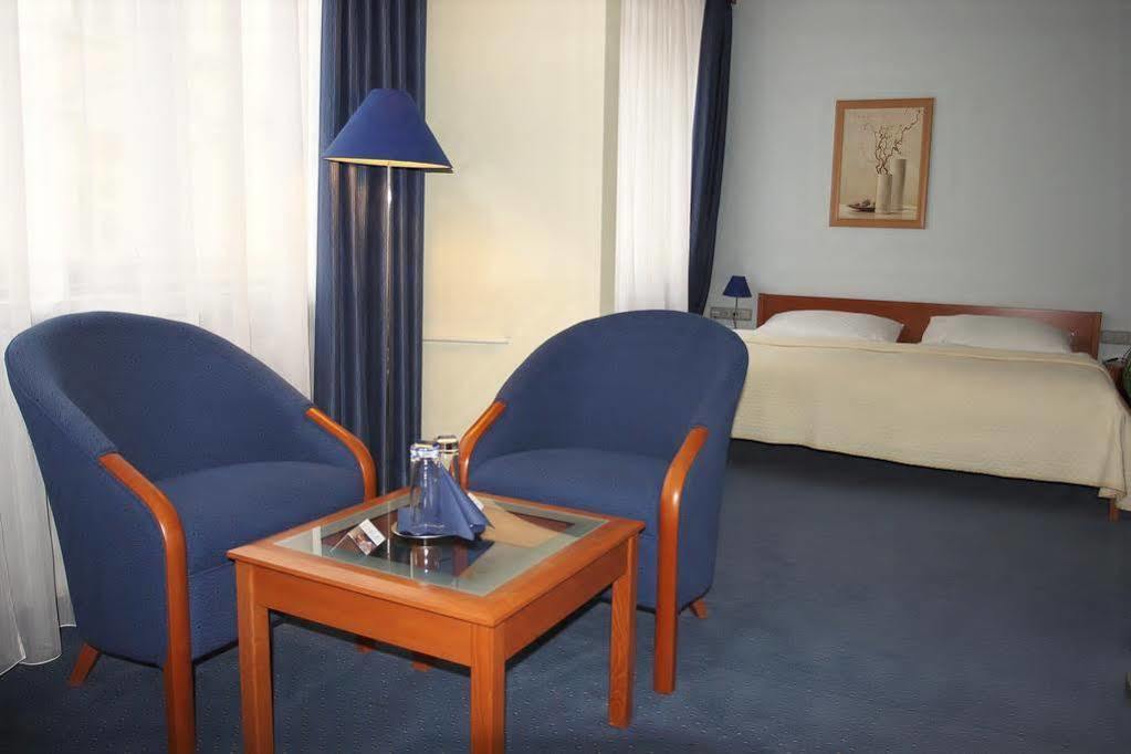 Hotel Central Пилзен Екстериор снимка
