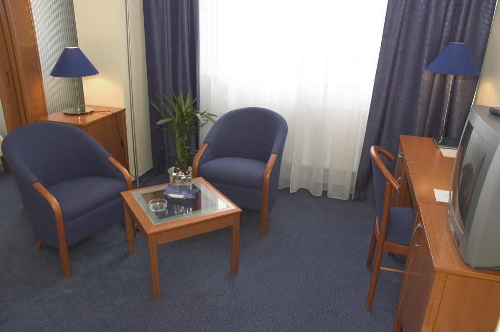 Hotel Central Пилзен Екстериор снимка