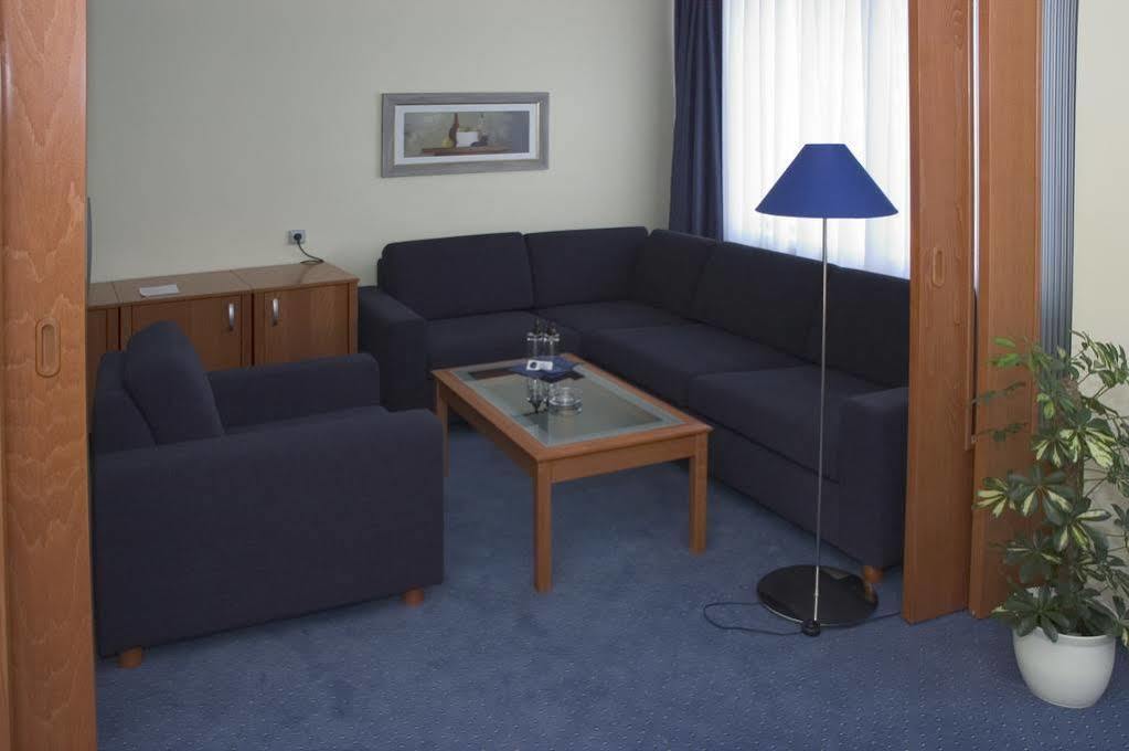 Hotel Central Пилзен Екстериор снимка